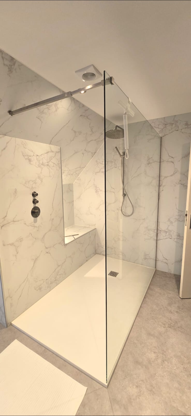 Wandpanelen Douche met Douchebak - Inloopdouche